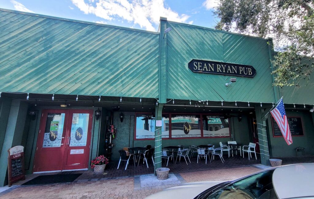 front entrance of Sean Ryan Pub located in vero beach florida