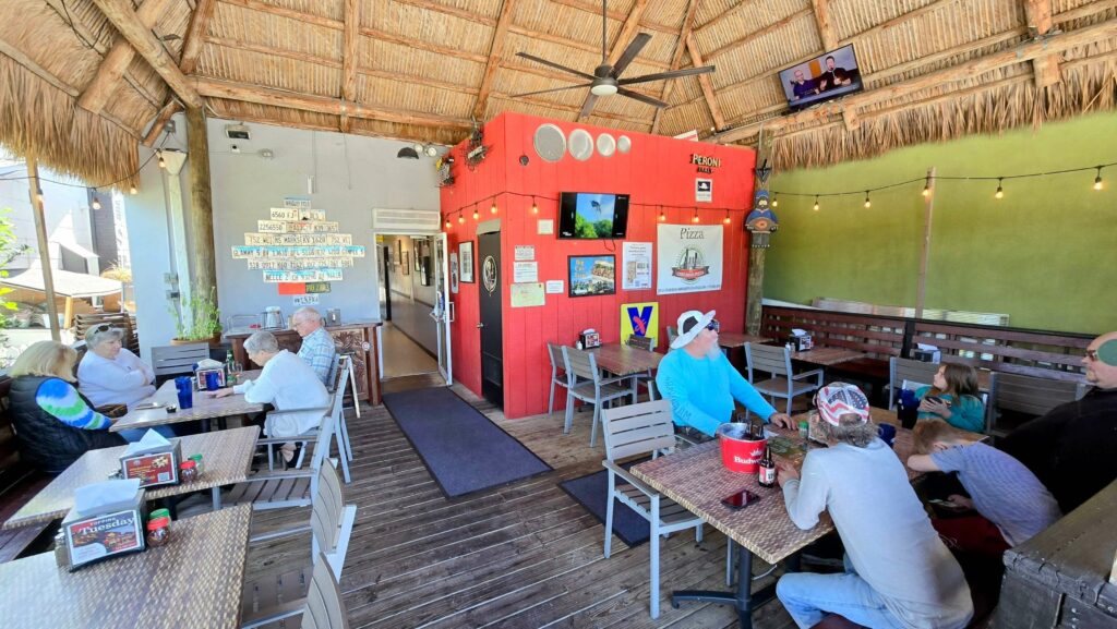 Outdoor patio dining room at Pusateri's Chicago Pizza located in Stuart, Florida